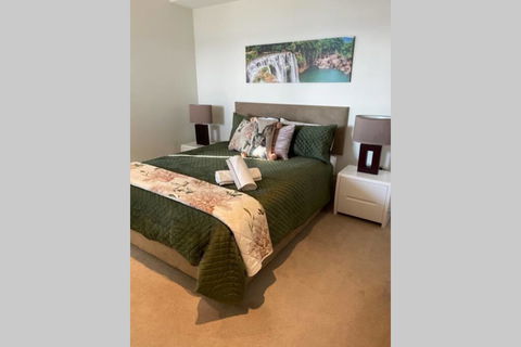 SKY GARDEN SUNSET RIVER VIEW NETFLIX WINE PARKING - Tweed Heads Accommodation 1