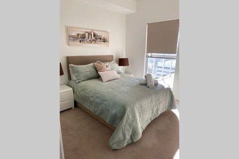 SKY GARDEN SUNSET RIVER VIEW NETFLIX WINE PARKING - Tweed Heads Accommodation 2