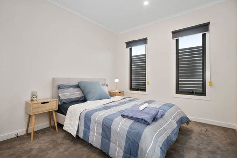 Sleek, Modern Capel Sound! - Tweed Heads Accommodation 1