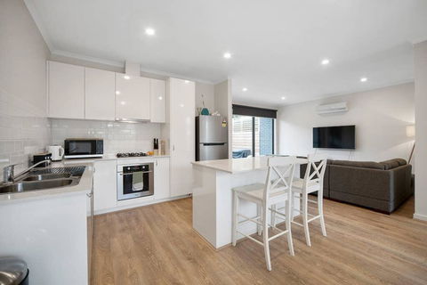 Sleek, Modern Capel Sound! - Tweed Heads Accommodation 0