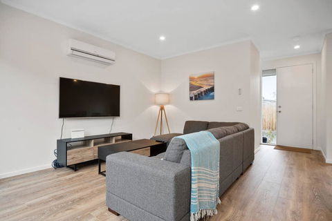 Sleek, Modern Capel Sound! - Tweed Heads Accommodation 3