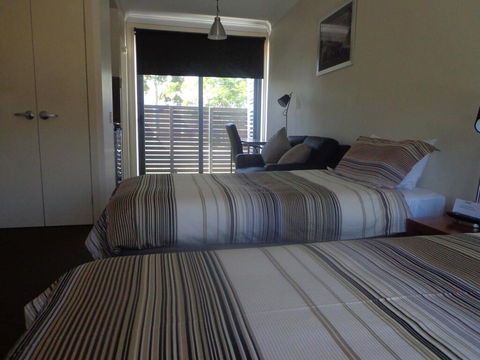 Smart Stayzzz Inns - Tweed Heads Accommodation 1