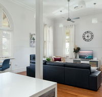 Spacious 2-bed 2-bath Home with Parking and Balcony - Tweed Heads Accommodation