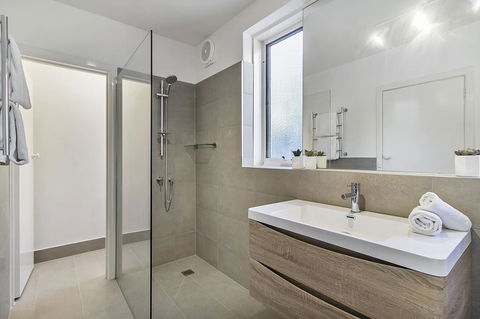 Spacious Apartment Within Minutes Of Acland Street - Tweed Heads Accommodation 2