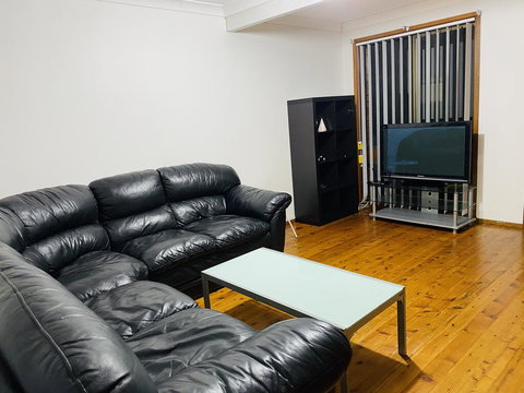 Spacious Townhouse In Wollongong - Tweed Heads Accommodation 1