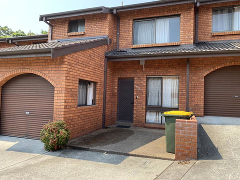 Spacious Townhouse In Wollongong - Tweed Heads Accommodation 3