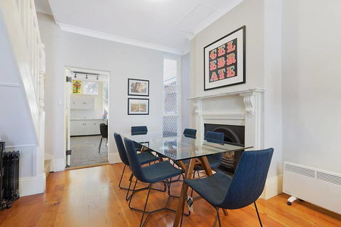 Spacious Victorian With Harbour View Terrace - Tweed Heads Accommodation 2