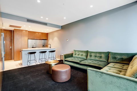 Spectacular 1 Bedroom Apartment With Water Views & Palatial Terrace - Tweed Heads Accommodation 2