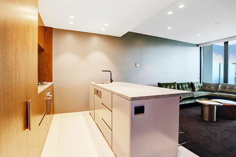 Spectacular 1 Bedroom Apartment With Water Views & Palatial Terrace - Tweed Heads Accommodation 1