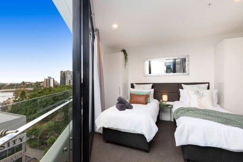 STH - River Views, Fast Internet, Long Stays - Tweed Heads Accommodation 2