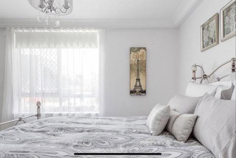 Stunning Burleigh Beach Apartment - Tweed Heads Accommodation 3