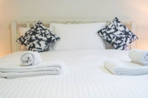 Stunning Hidden Gem In The Heart Of St. Kilda, 2 Bed, 1 Bath Free WiFi, Carpark & Netflix! - Tweed Heads Accommodation 1