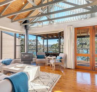 STUNNING WATERFRONT ESCAPE AT DALEYS POINT - Tweed Heads Accommodation