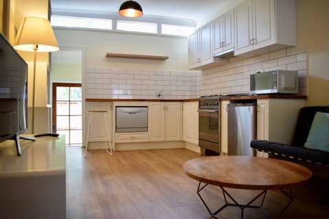 Stylish Cute Cottage In McMahons Point - Tweed Heads Accommodation 1