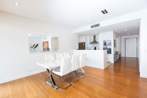 Stylish Inner City Penthouse Apartment - Tweed Heads Accommodation 3