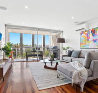 Stylish Saint Kilda Pad. walk to beach and cafes luna park - Tweed Heads Accommodation