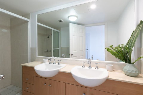 Stylish Studio With Ocean Views Bel Air Broadbeach - Tweed Heads Accommodation 1