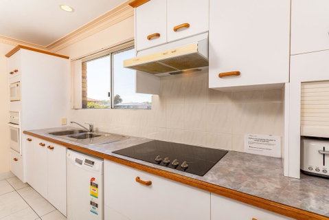 Stylish Unit Opposite Foreshore - Sylvan Beach Esp, Bellara - Tweed Heads Accommodation 2
