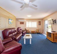 Stylish Unit Opposite Foreshore - Sylvan Beach Esp Bellara - Tweed Heads Accommodation