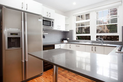 Sunlit 2-bed Apartment Metres From The Beach - Tweed Heads Accommodation 2