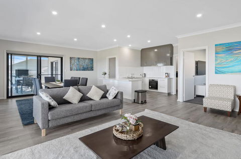 Sunset Horizon At Lady Bay - 8 Huntingdale Drive - Tweed Heads Accommodation 3