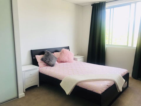 Sunset View 2 Bedroom Apt Next To Station - Tweed Heads Accommodation 2