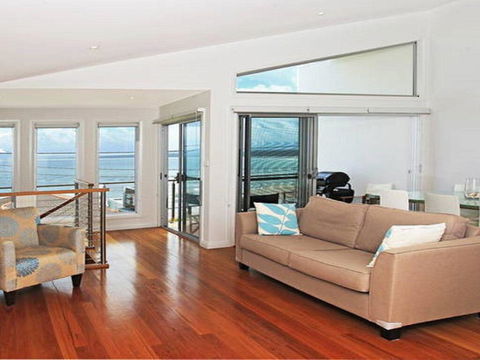 Surf Mist - Contemporary Seaside Duplex - Tweed Heads Accommodation 2
