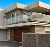 Swan Bay Views - Tweed Heads Accommodation