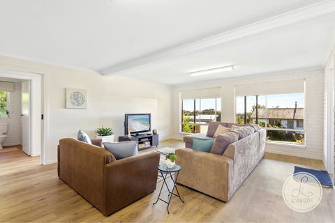 TASSIE SEASIDE SERENITY - L'Abode Accommodation - Tweed Heads Accommodation 1