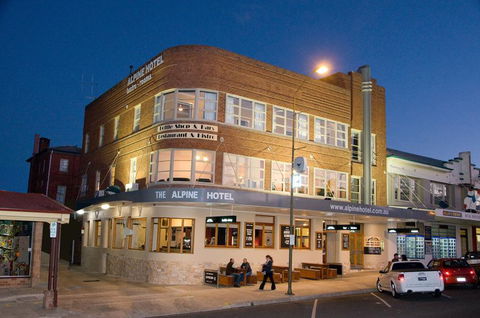 The Alpine Hotel - Tweed Heads Accommodation 0