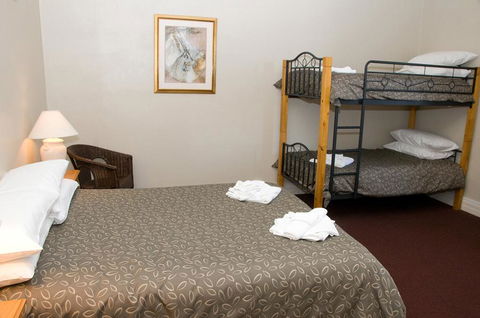 The Alpine Hotel - Tweed Heads Accommodation 2