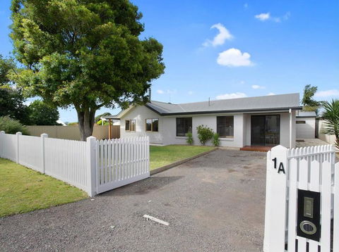 THE ASHMAN HOUSE - Modern And Close To Town - Tweed Heads Accommodation 0