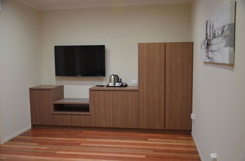 The Australian Hotel Motel - Tweed Heads Accommodation 3