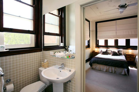 The Bank Guesthouse - Tweed Heads Accommodation 0