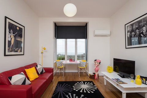 Penguin Waterfront Escape - Tweed Heads Accommodation 16