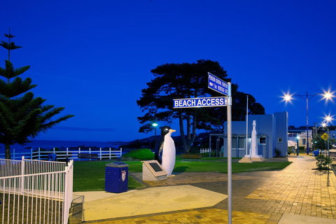 Penguin Waterfront Escape - Tweed Heads Accommodation 2