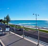 Penguin Waterfront Escape - Tweed Heads Accommodation