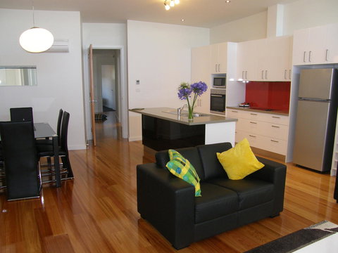 Penguin Waterfront Escape - Tweed Heads Accommodation 12