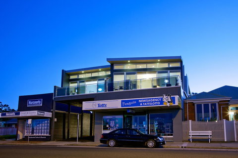 Penguin Waterfront Escape - Tweed Heads Accommodation 9