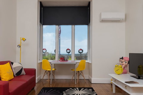 Penguin Waterfront Escape - Tweed Heads Accommodation 14