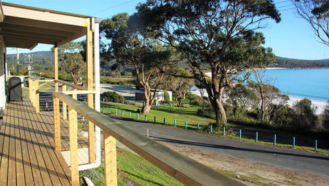 KINGFISHER COTTAGE Beachfront At The Binalong Bay - Tweed Heads Accommodation 8