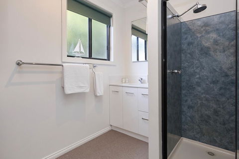 KINGFISHER COTTAGE Beachfront At The Binalong Bay - Tweed Heads Accommodation 2