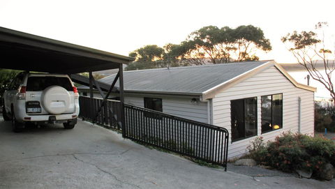 KINGFISHER COTTAGE Beachfront At The Binalong Bay - Tweed Heads Accommodation 21