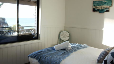 KINGFISHER COTTAGE Beachfront At The Binalong Bay - Tweed Heads Accommodation 11