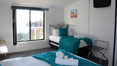 KINGFISHER COTTAGE Beachfront At The Binalong Bay - Tweed Heads Accommodation 5