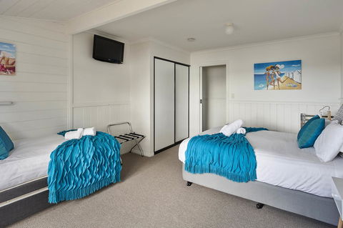 KINGFISHER COTTAGE Beachfront At The Binalong Bay - Tweed Heads Accommodation 3