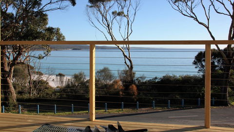 KINGFISHER COTTAGE Beachfront At The Binalong Bay - Tweed Heads Accommodation 6