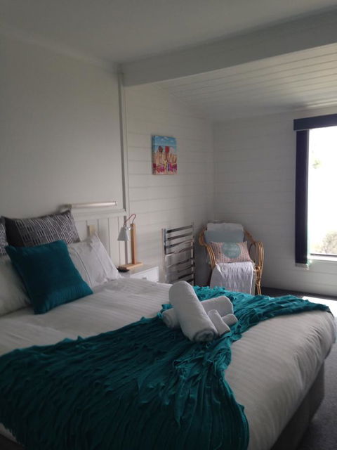 KINGFISHER COTTAGE Beachfront At The Binalong Bay - Tweed Heads Accommodation 23