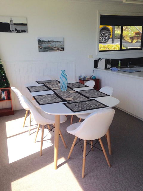 KINGFISHER COTTAGE Beachfront At The Binalong Bay - Tweed Heads Accommodation 14