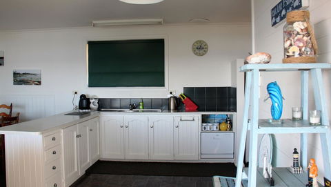 KINGFISHER COTTAGE Beachfront At The Binalong Bay - Tweed Heads Accommodation 20